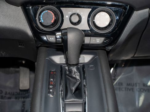 Used 2016 Honda HR-V LX image 22