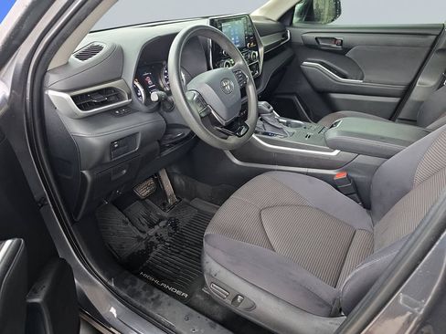 Used 2020 Toyota Highlander L FWD image 10