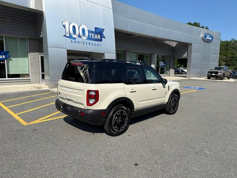 Used 2025 Ford Bronco Sport Outer Banks w/ Outer Banks Tech Package+ AWD/4WD image 2