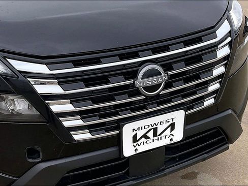 Used 2024 Nissan Rogue S FWD image 29