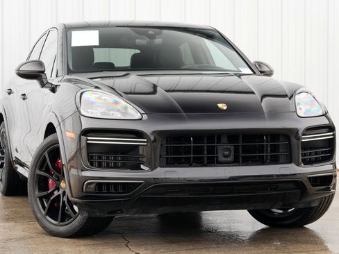 Used 2022 Porsche Cayenne Turbo image 4