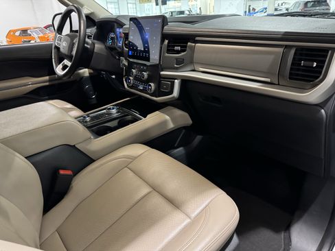 Used 2024 Ford Expedition Max XLT image 42