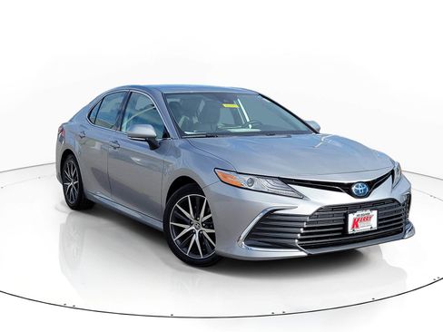Certified 2022 Toyota Camry XLE image 1