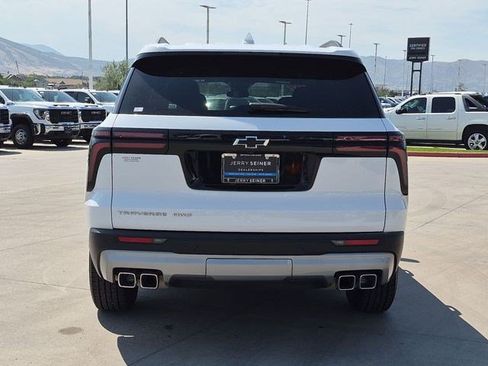 Used 2025 Chevrolet Traverse LT w/ Driver Confidence Package AWD/4WD image 5