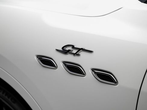 Used 2022 Maserati Levante GT AWD/4WD image 24