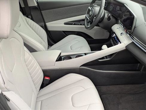 Certified 2025 Hyundai Elantra Limited image 20