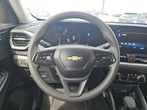 Used 2025 Chevrolet TrailBlazer LT AWD/4WD image 23