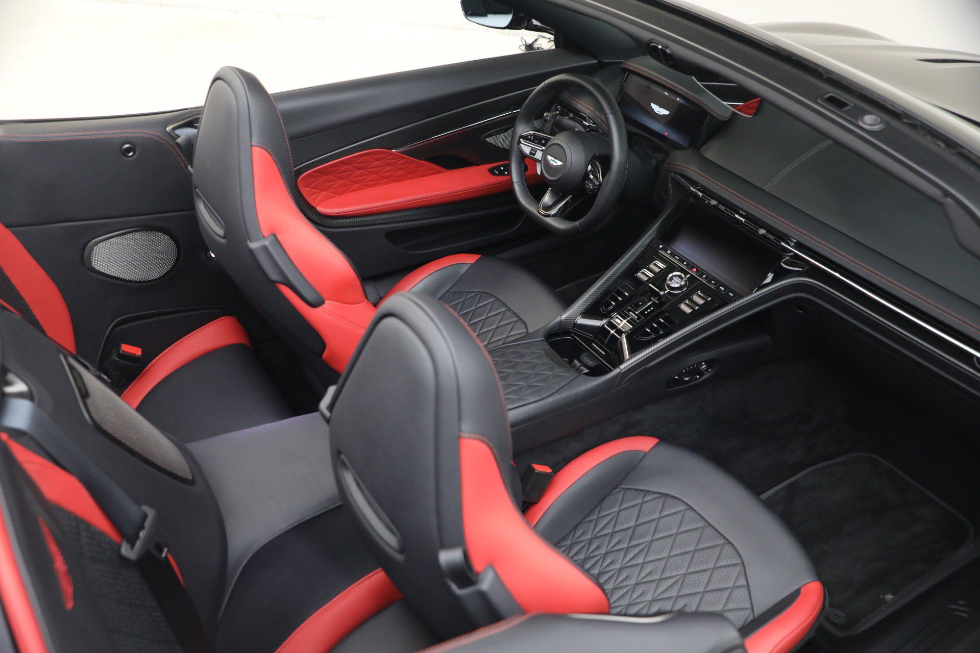 Used 2024 Aston Martin DB12 Convertible RWD image 30