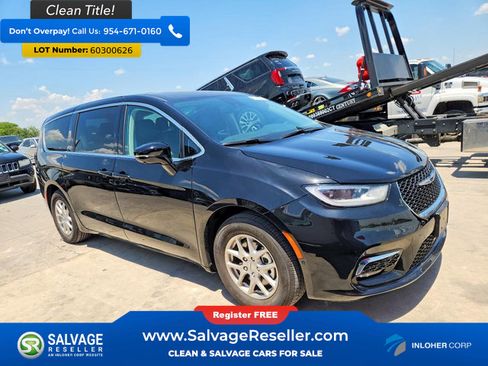 Used 2024 Chrysler Pacifica Touring-L FWD image 5