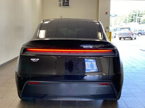 Used 2026 Tesla Model Y 2WD image 6