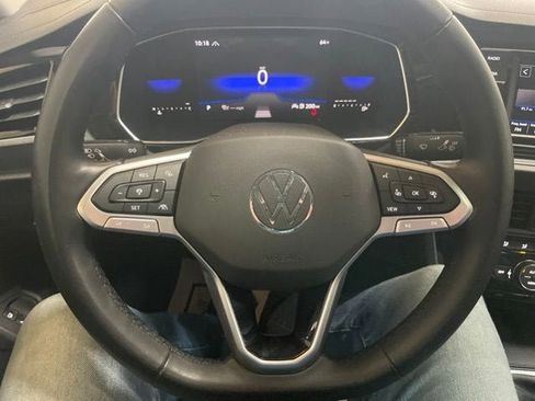 Certified 2023 Volkswagen Jetta SE w/ Panoramic Sunroof Package FWD image 19