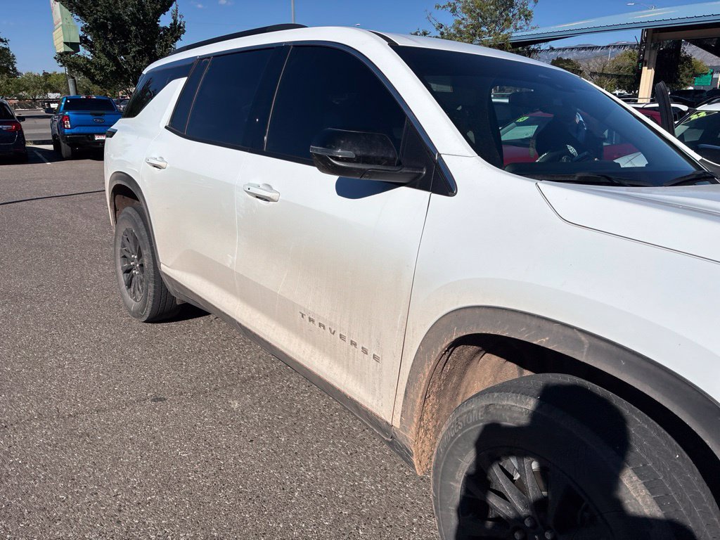 Used 2025 Chevrolet Traverse LT FWD image 5