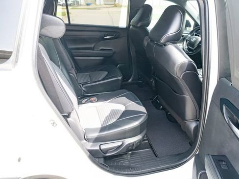 Used 2021 Toyota Highlander XSE FWD image 39