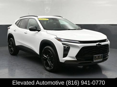 Used 2025 Chevrolet Trax ACTIV w/ Driver Confidence Package FWD image 1