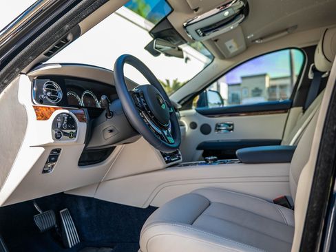 Used 2024 Rolls-Royce Ghost image 21