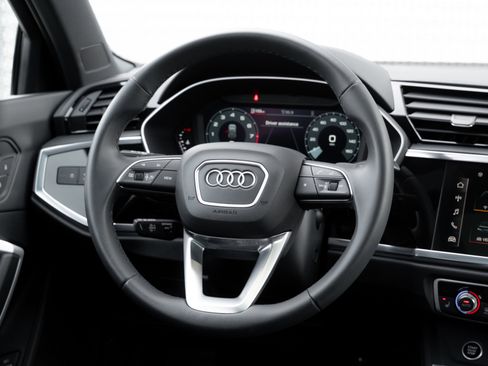 Certified 2025 Audi Q3 2.0T Premium w/ Convenience Package image 9