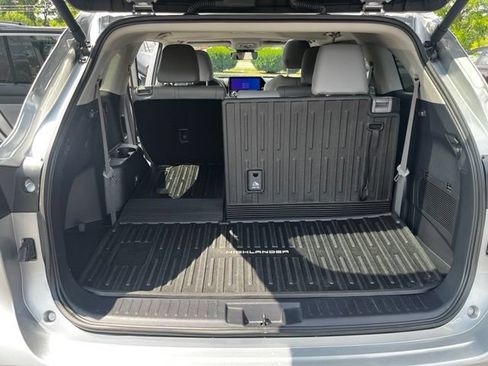 Certified 2024 Toyota Highlander XLE AWD/4WD image 14