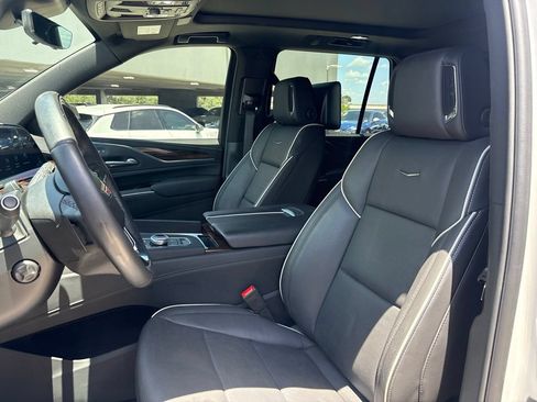 Used 2024 Cadillac Escalade Premium Luxury w/ Performance Package AWD/4WD image 13