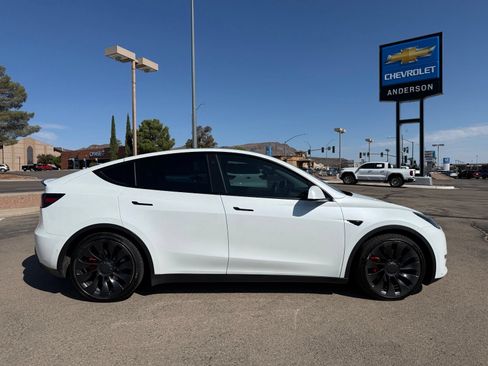 Used 2022 Tesla Model Y Performance AWD/4WD image 5