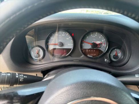 Used 2016 Jeep Wrangler Unlimited Sahara AWD/4WD image 11