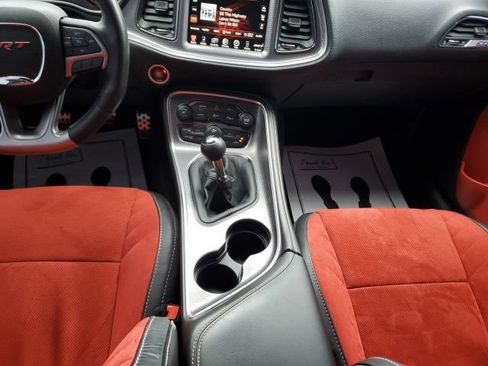 Used 2015 Dodge Challenger SRT Hellcat RWD image 21