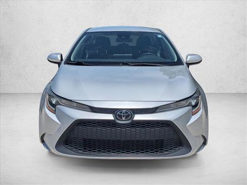 Used 2022 Toyota Corolla LE FWD image 2