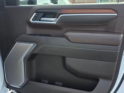 Used 2025 GMC Sierra 3500 Denali AWD/4WD image 15