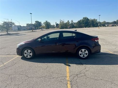 Used 2017 Kia Forte LX image 26