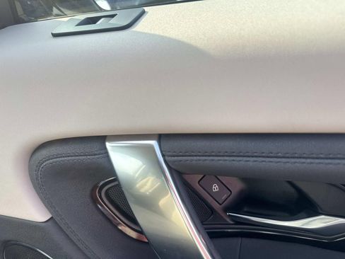 Used 2025 Land Rover Discovery Sport S image 15