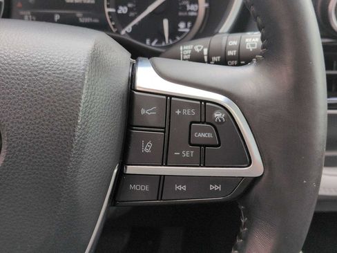 Used 2021 Toyota Highlander XLE AWD/4WD image 27