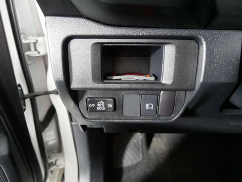 Used 2019 Toyota Tacoma SR w/ SR Convenience Package image 26