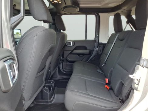 Used 2020 Jeep Wrangler Unlimited Sahara AWD/4WD image 8