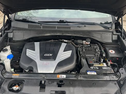 Used 2018 Hyundai Santa Fe SE image 8