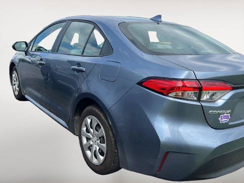 Used 2025 Toyota Corolla LE FWD image 2