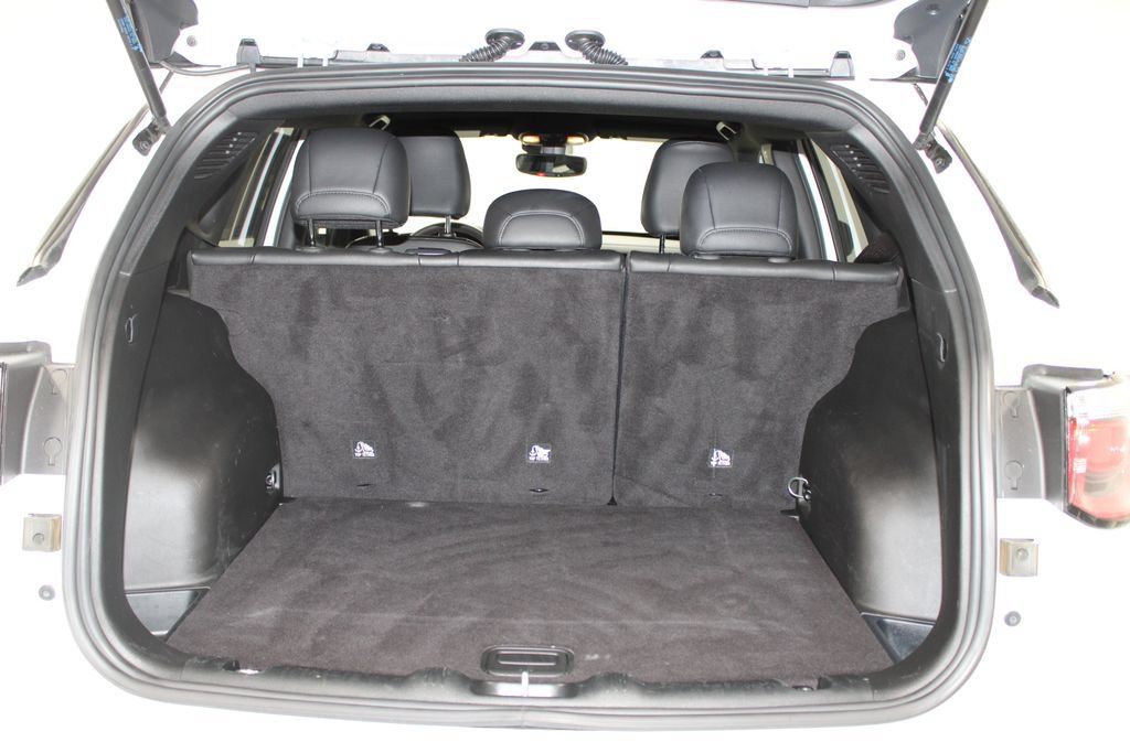 Used 2025 Jeep Compass Trailhawk AWD/4WD image 14