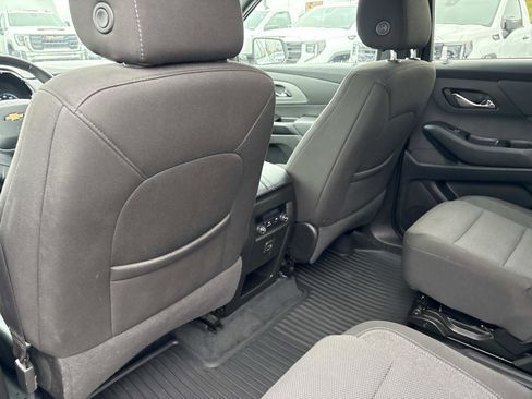 Used 2023 Chevrolet Traverse LT image 27