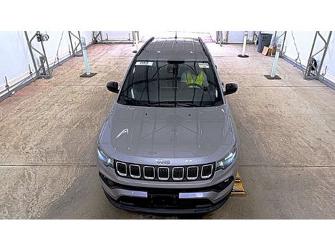 Used 2023 Jeep Compass Latitude AWD/4WD image 2