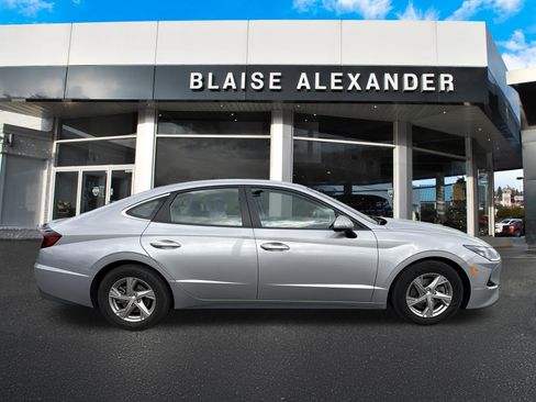 Used 2023 Hyundai Sonata SE FWD image 2