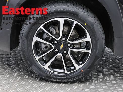 Used 2026 Chevrolet TrailBlazer LT w/ LT Cold Weather Package AWD/4WD image 32