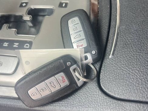 Used 2010 Hyundai Genesis 3.8 w/ Premium Navigation Pkg 3 RWD image 8