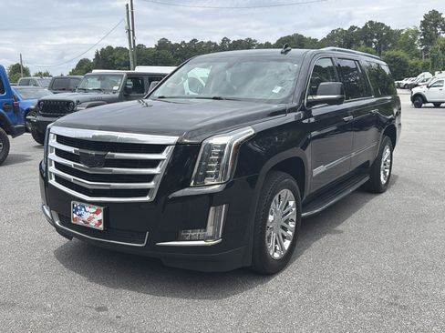 Used 2020 Cadillac Escalade ESV 4WD image 3