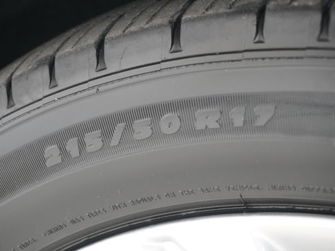 Used 2020 Chevrolet Bolt LT image 23