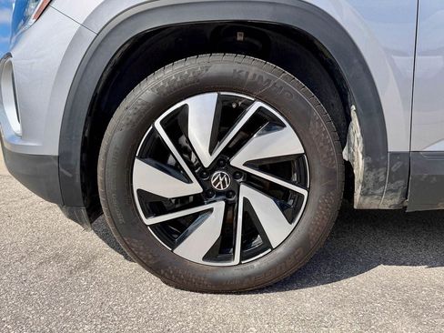 Used 2025 Volkswagen Atlas SE AWD/4WD image 38