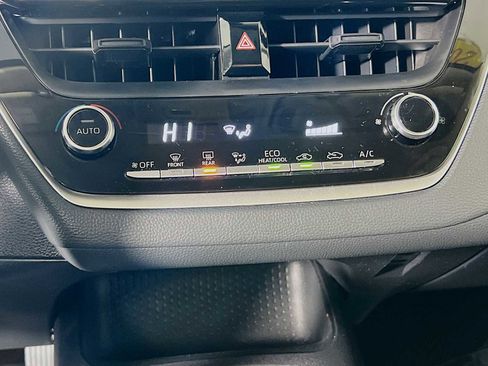 Used 2022 Toyota Corolla LE image 15