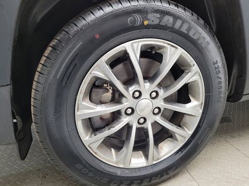 Used 2019 Jeep Cherokee Latitude Plus image 31