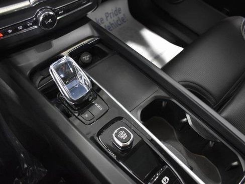 Used 2022 Volvo XC60 B5 Inscription w/ Climate Package image 21