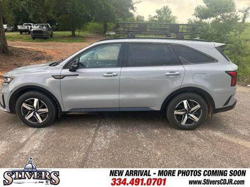 Used 2023 Kia Sorento EX FWD image 5