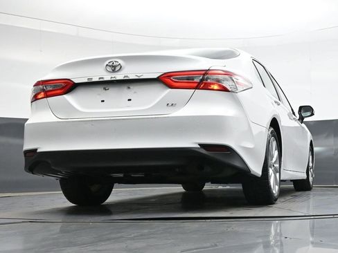 Used 2018 Toyota Camry LE FWD image 26