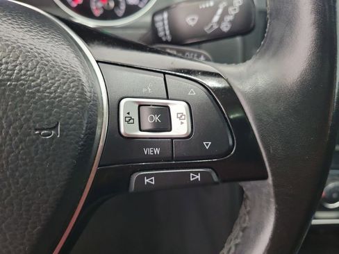 Used 2019 Volkswagen Golf SE FWD image 25