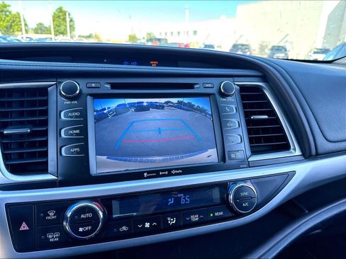 Used 2016 Toyota Highlander XLE AWD/4WD image 16
